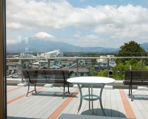 御殿場市、みくりやキッチン、市役所、食堂、富士山見える、富士山デッキ – エンゼル不動産ブログ
