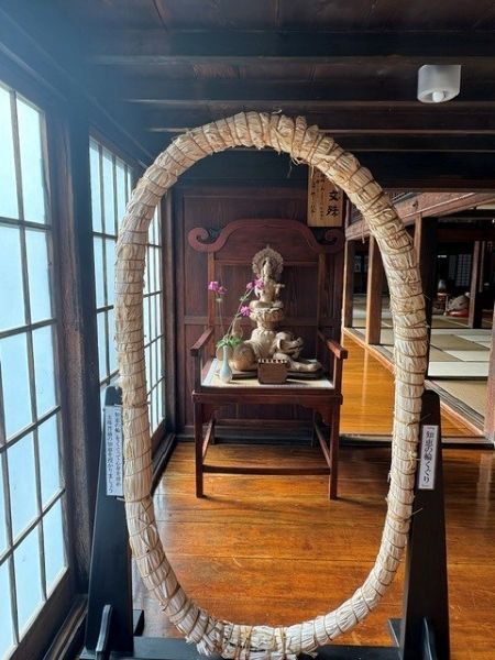 知恵の輪くぐり