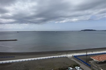 目の前に広がる穏やかな海。~館山シーサイドハイツより~