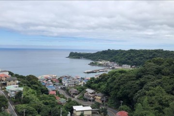 晴れ<br />
大気が汚れている気がします。