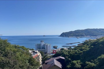 晴れ<br />
藤の広場にて「めちゃくちゃ市」開催<br />
強風にご注意!!