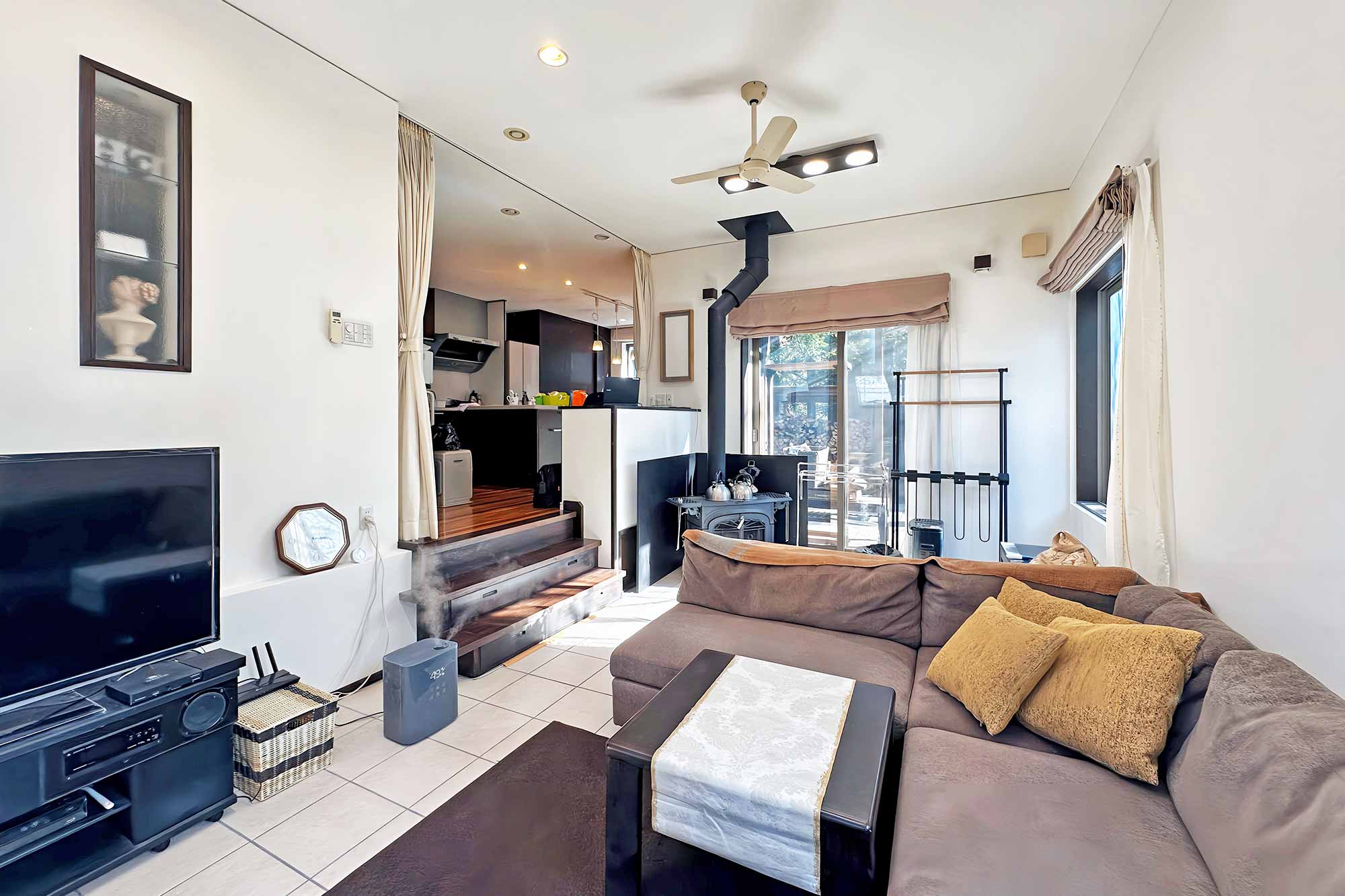 スキップフロアとデッキの家スライド画像2